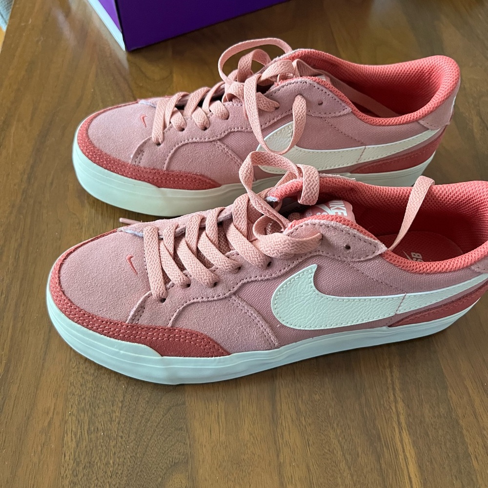 Nike SB Zoom Pogo Plus Pink Sneakers